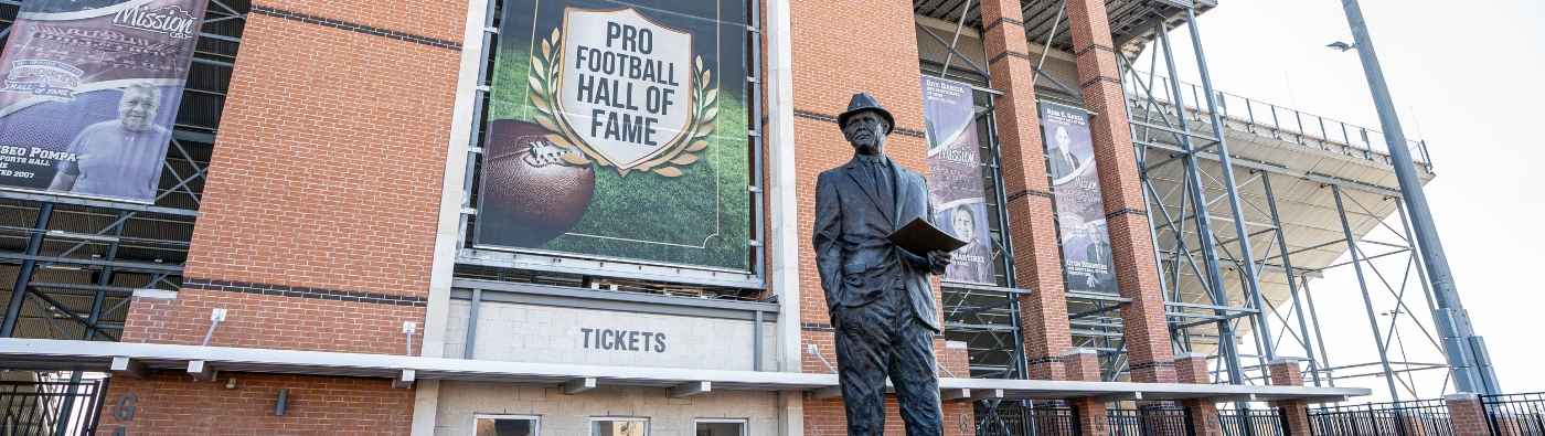 Tom Landry Statue